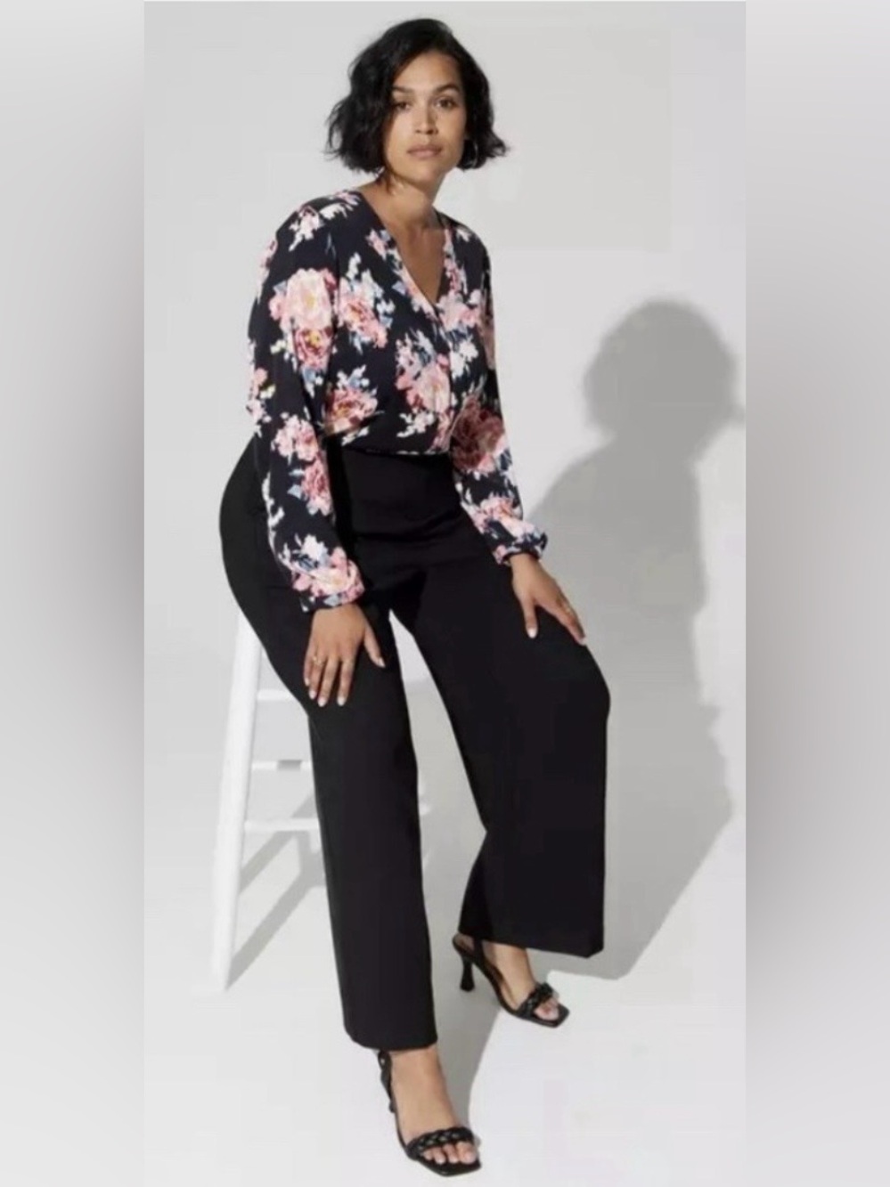 🖤🩷 Torrid Black and Pink Floral Top - Picture 4 of 12